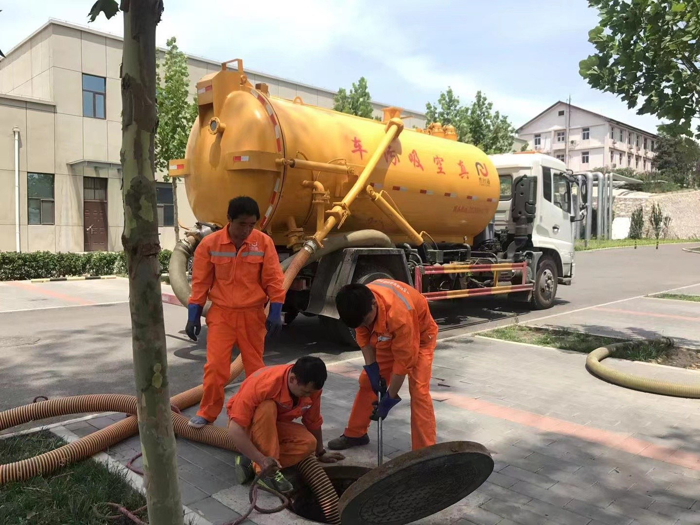 宝安化粪池清理与5-8吨吸粪车施工效率分析